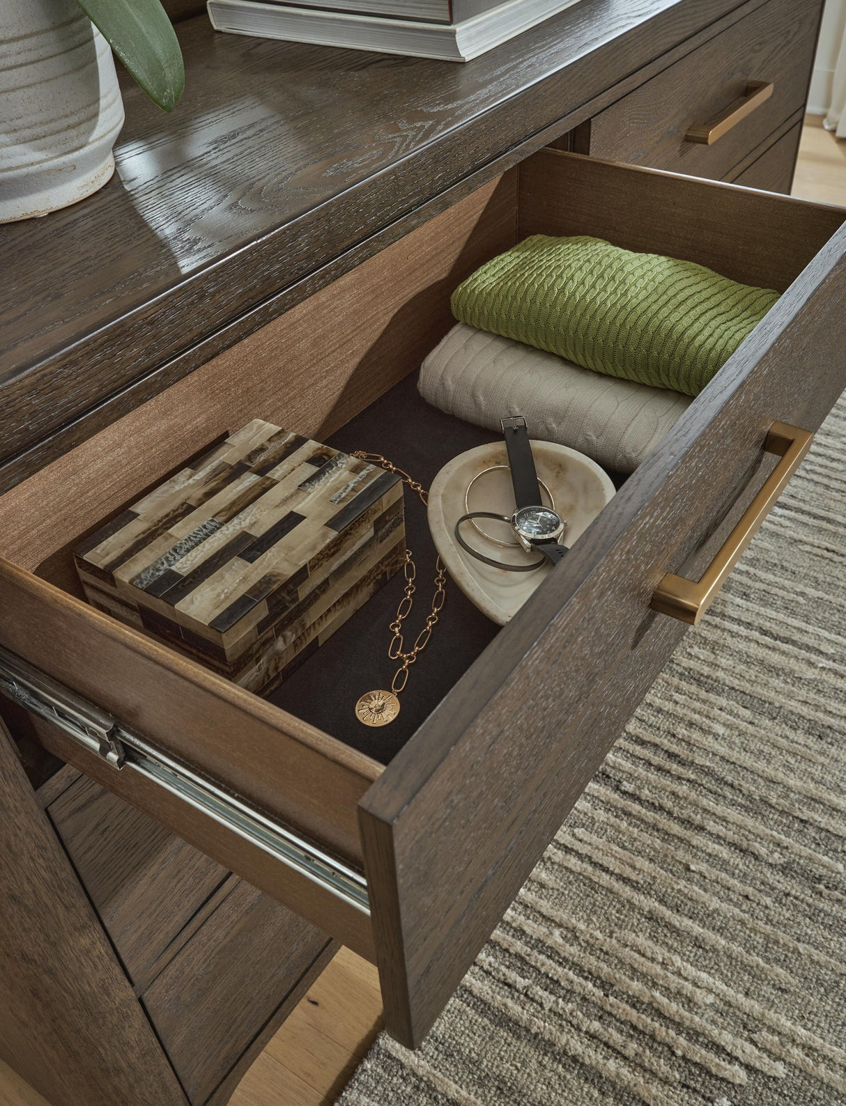 Radkin - Dresser