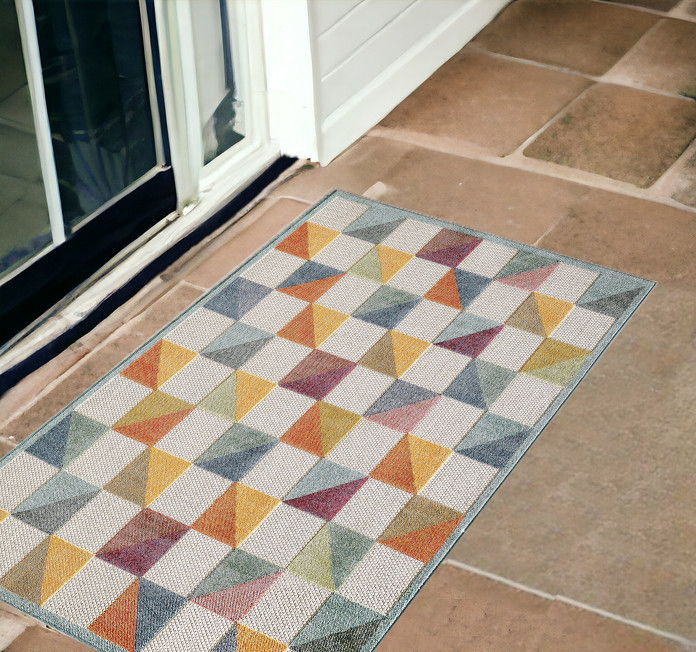 3' X 5' Geometric Stain Resistant Indoor / Outdoor Area Rug - Ivory