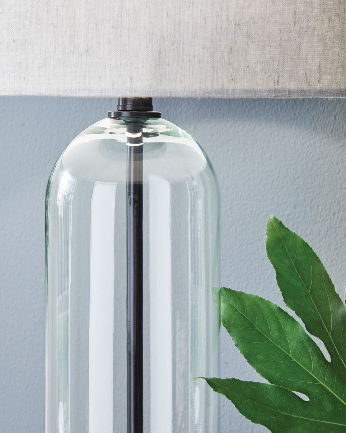 Kerrbrook - Glass Table Lamp - Clear / Black - view 2
