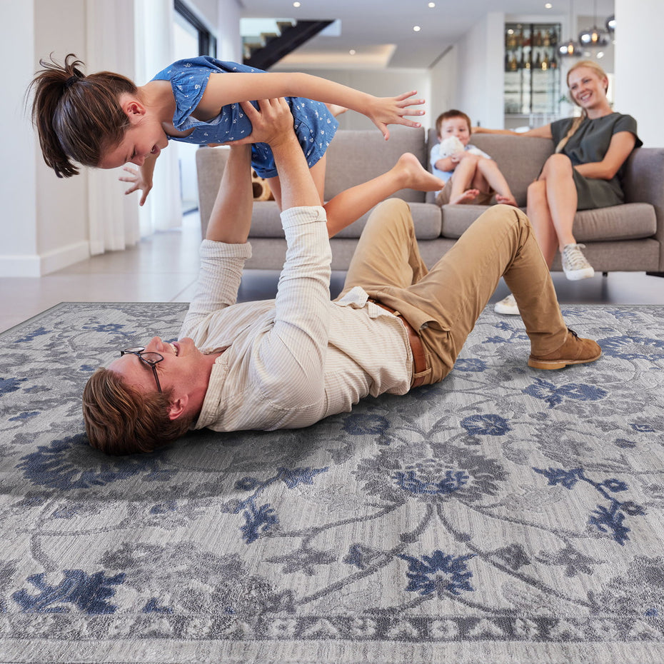 5' x 7' Oriental Non-Shedding Stylish And Stain Resistant Area Rug - Blue / Silver