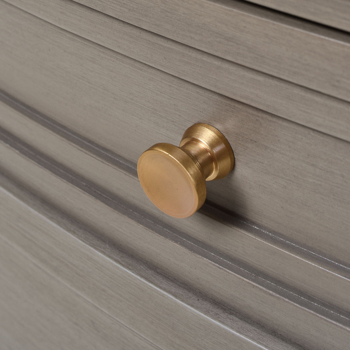 Dauphin - 3 Drawer Accent End Table by Jennifer Taylor Home | Bel Furniture