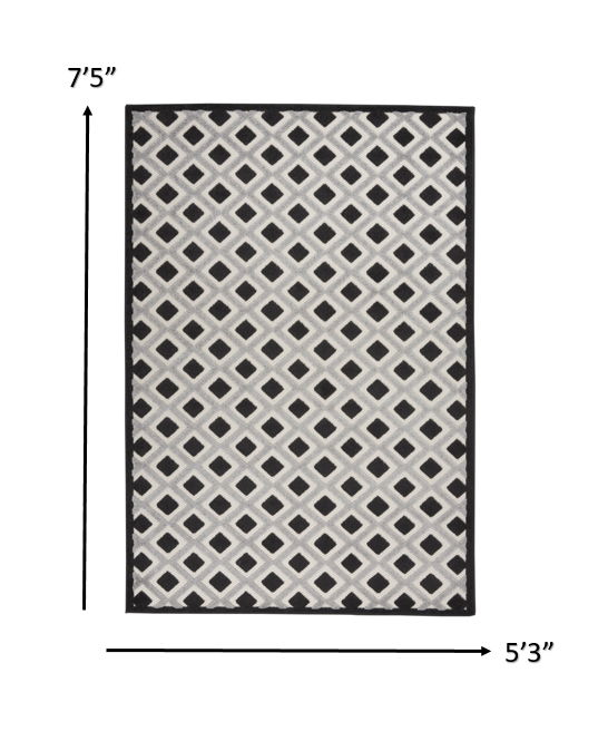 5' X 8' Geometric Indoor / Outdoor Area Rug - Black / White