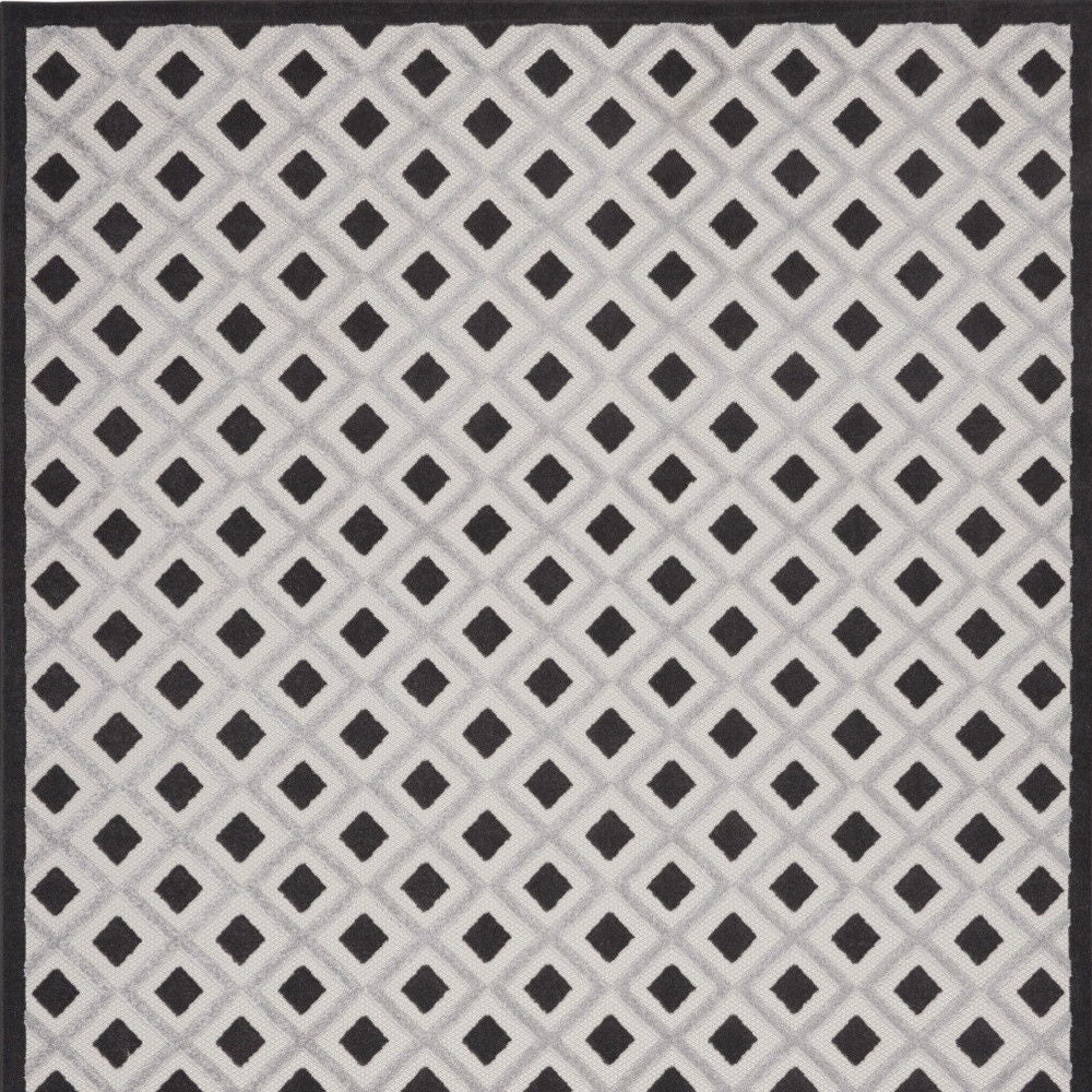 12' X 15' Gingham Non Skid Indoor / Outdoor Area Rug - Black / White