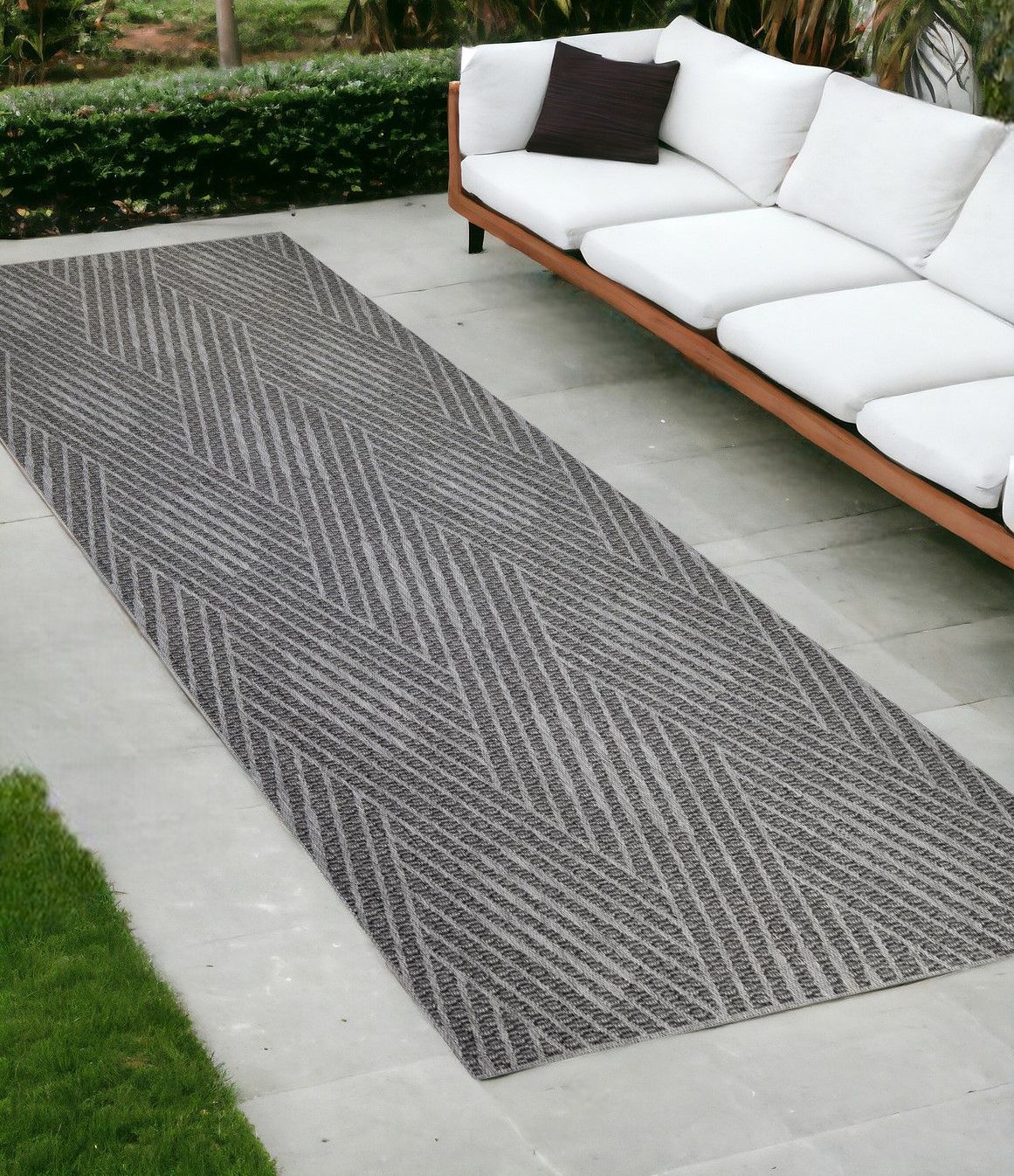 8' Runner Geometric Stain Resistant Outdoor / Indoor Runner Rug - Gray / Blue