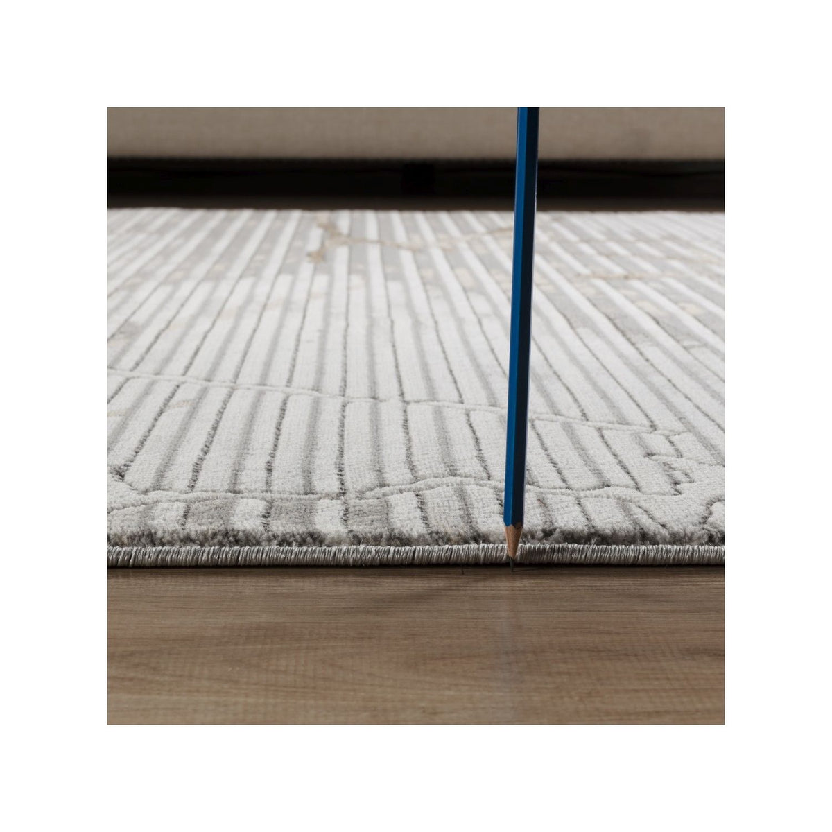 Geometrix - 5'3" X 7'3" Area Rug With Geometric, 3D Effect - Ivory / Gray