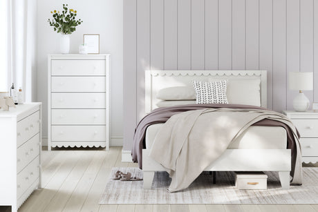Hallityn - White - Five Drawer Chest by Signature Design by Ashley® | Bel Furniture
