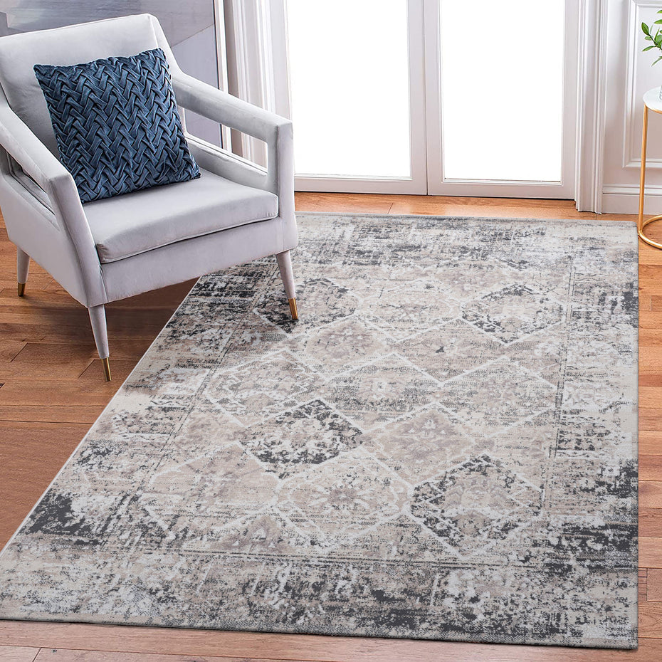 5' x 7' Traditional Non-Shedding Stylish And Stain Resistant Area Rug - Cream / Anthracite