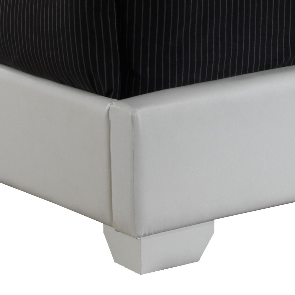 Elegant Platform Bed For Relaxed Spaces