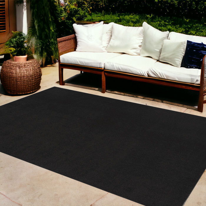 9' X 12' Stain Resistant Indoor / Outdoor Area Rug - Black