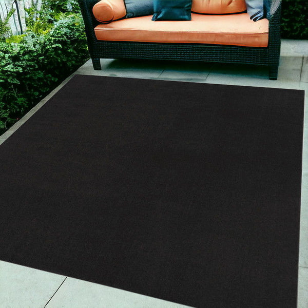 7' X 10' Stain Resistant Indoor / Outdoor Area Rug - Black