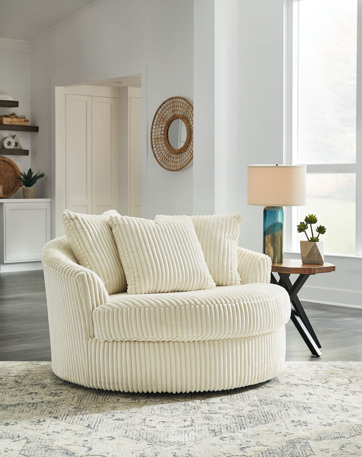 Lindyn - Oversized Swivel Accent Chair - Swivel Chairs by Signature De
