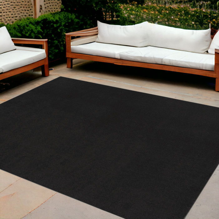 10' X 14' Stain Resistant Indoor / Outdoor Area Rug - Black