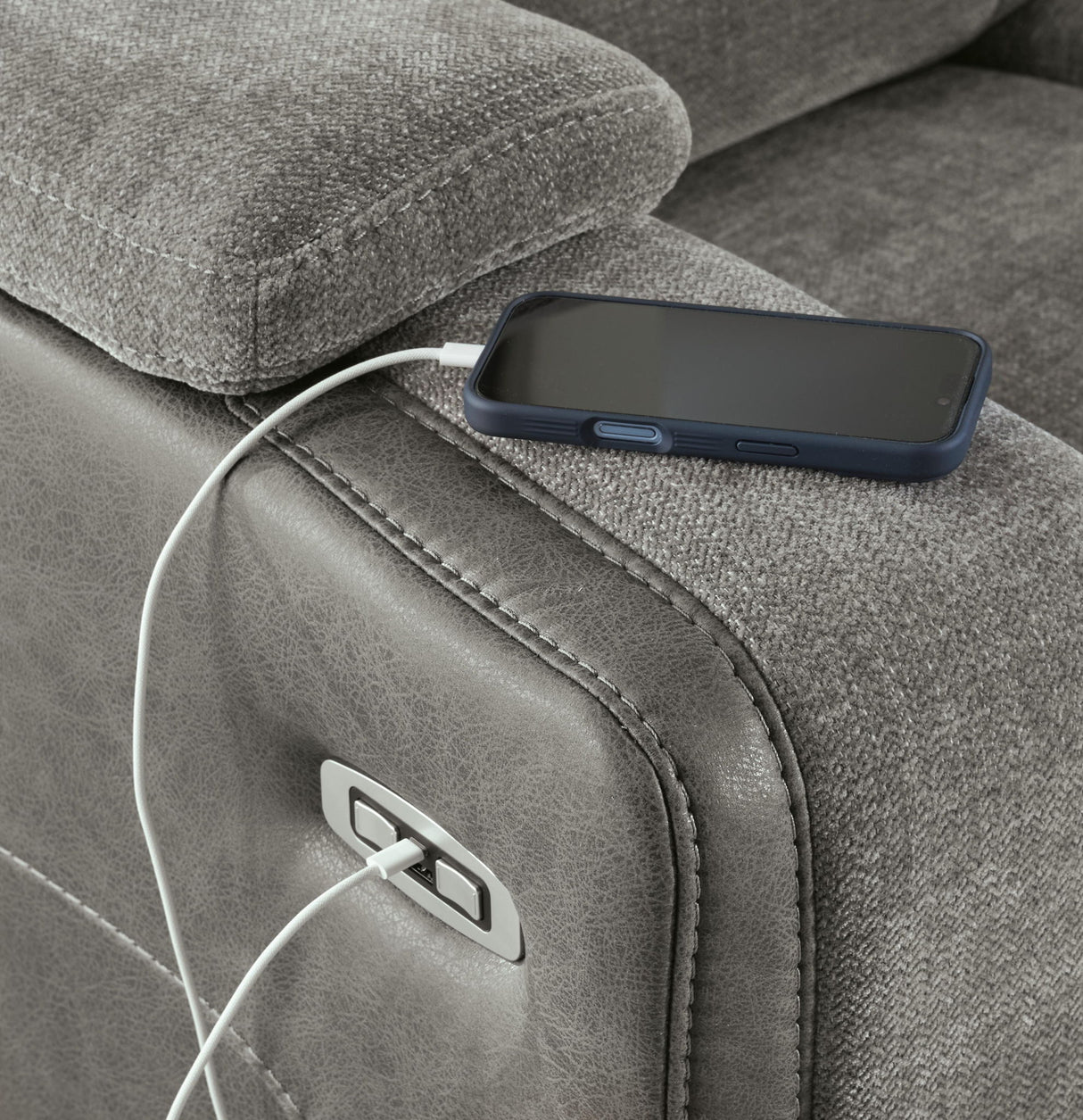 Mixed Motion - Power Reclining Loveseat With Console / Adjustable Headrest