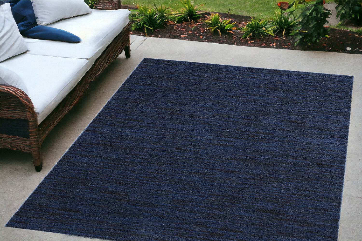 4' X 6' Stain Resistant Indoor / Outdoor Area Rug - Midnight Blue