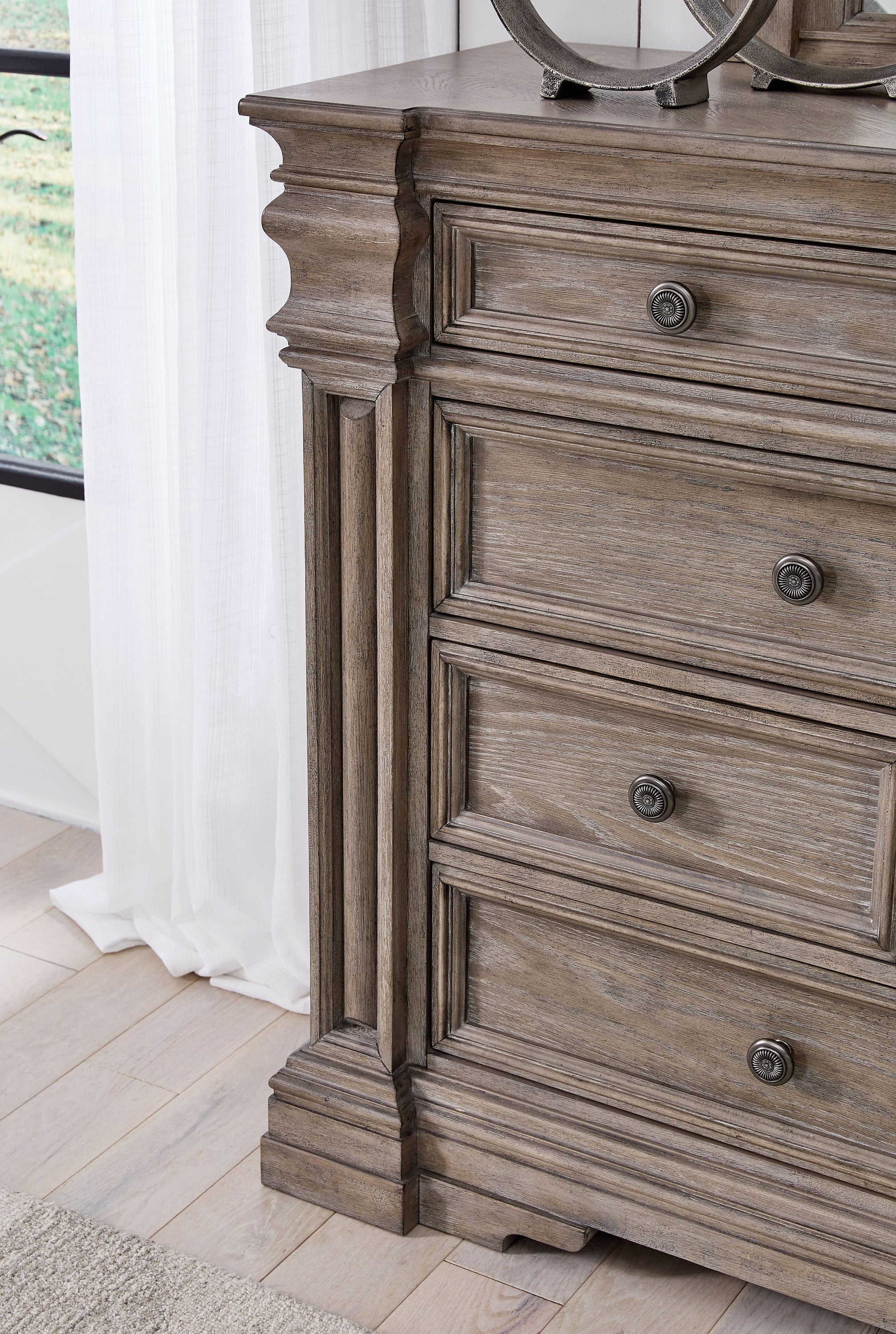 Blairhurst - Light Grayish Brown - Dresser