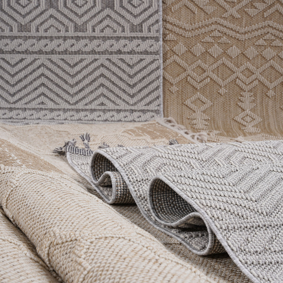 Guros - 4' X 6' Traditional Indoor / Outdoor Area Rug - Natural