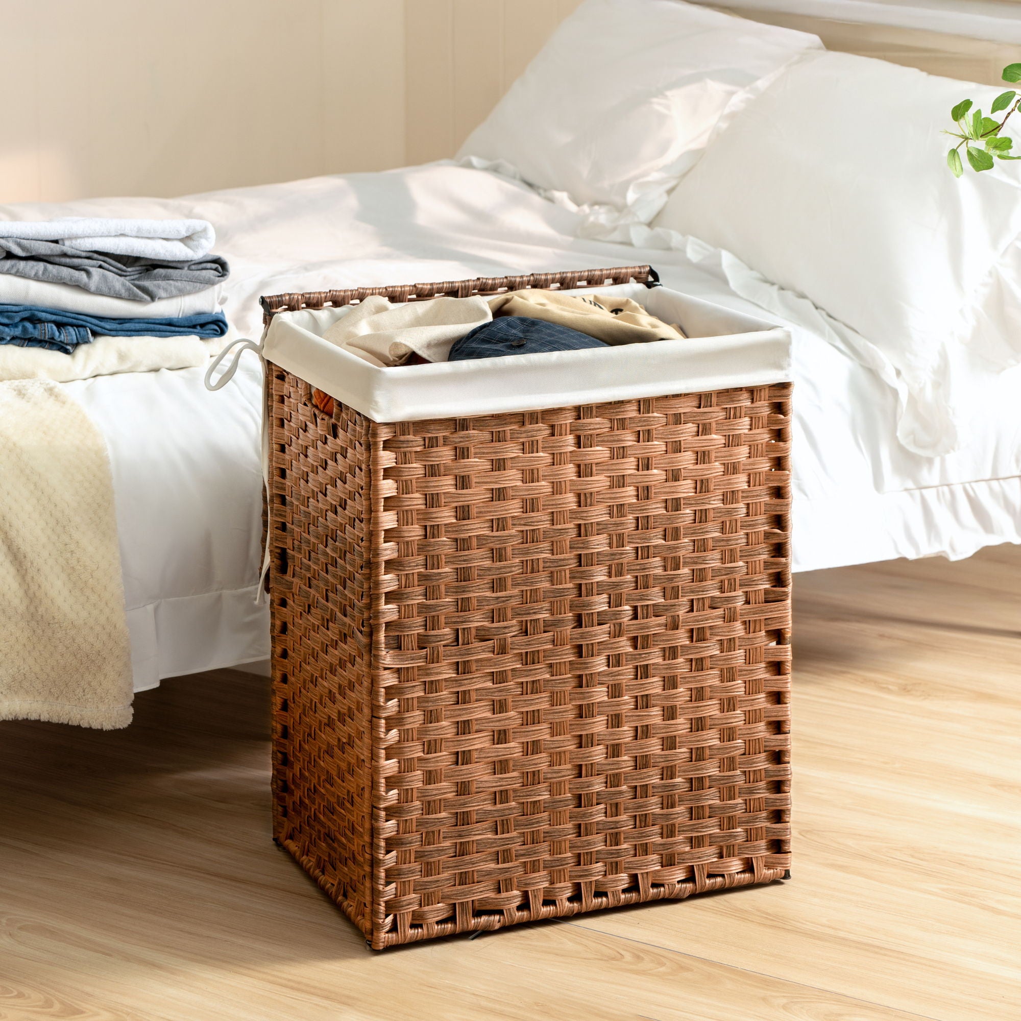 Laundry Hamper With Lid PE Rattan Powder Coating Frame Clothes Hampers With 2 Removable Bags