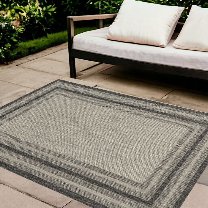 8' X 11' Machine Woven UV Treated Bordered Indoor / Outdoor Area Rug - Gray