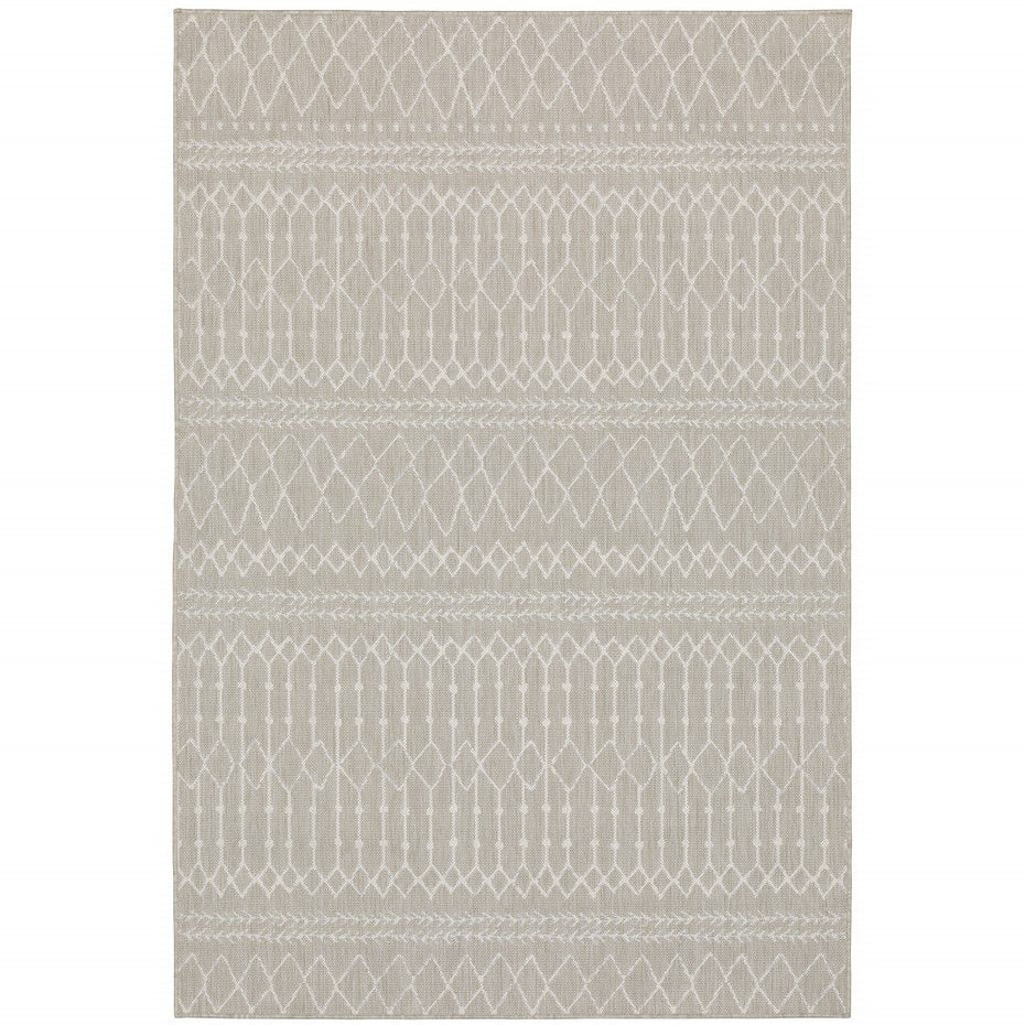 8' X 10' Indoor / Outdoor Area Rug - Gray / Ivory