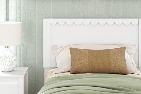 Hallityn - Panel Platform Bed - view 4