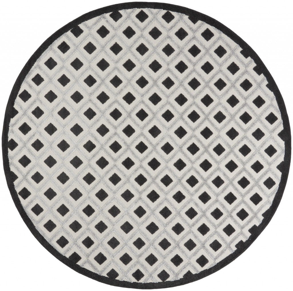 8' X 8' Round Gingham Non Skid Indoor / Outdoor Area Rug - Black / White