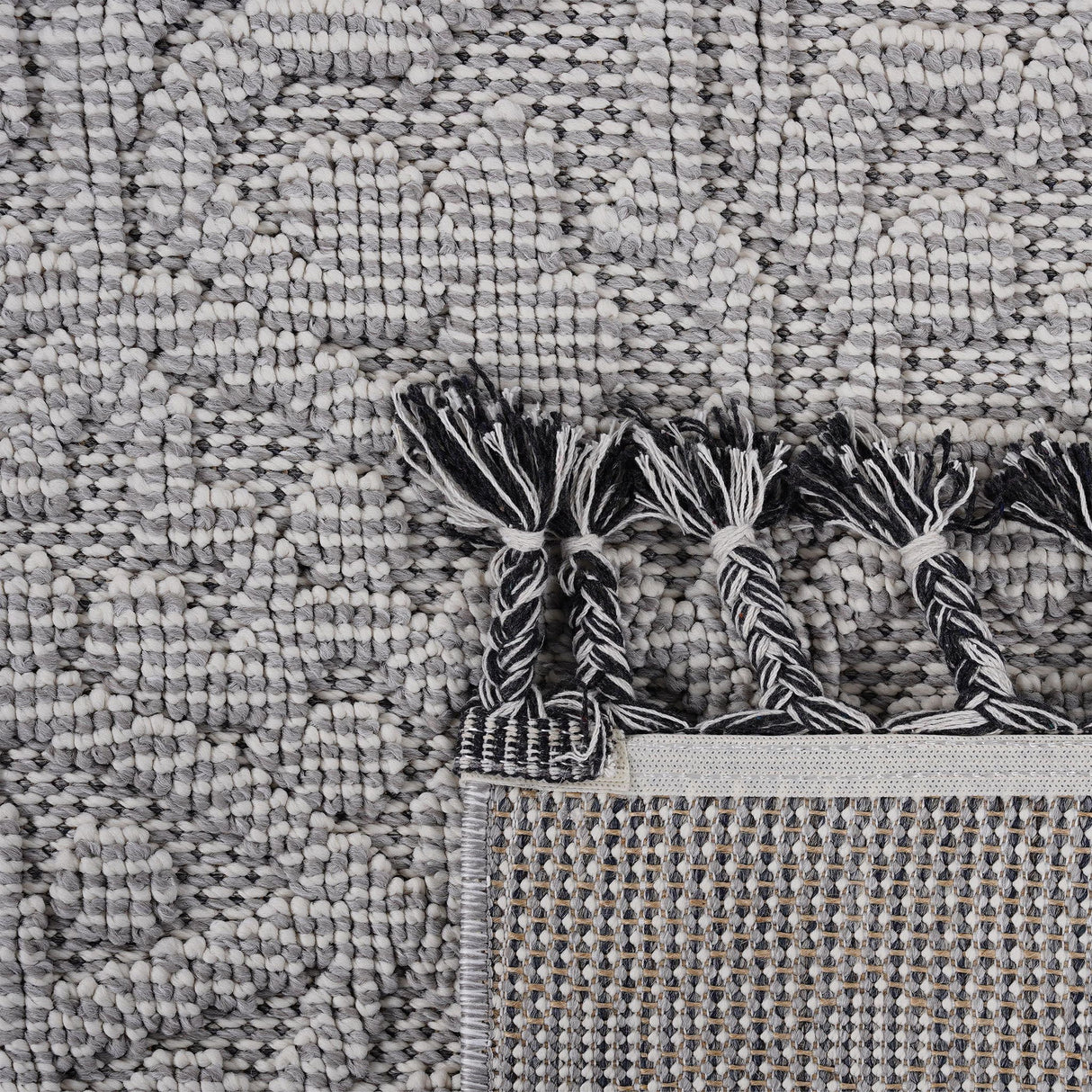 Guros - 8' X 10' Medallion Indoor / Outdoor Area Rug - White / Ivory