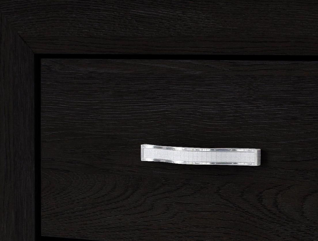 Jaylen - Accent Chest