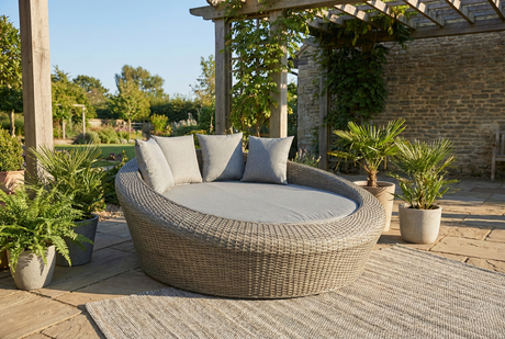 Outdoor Lounge