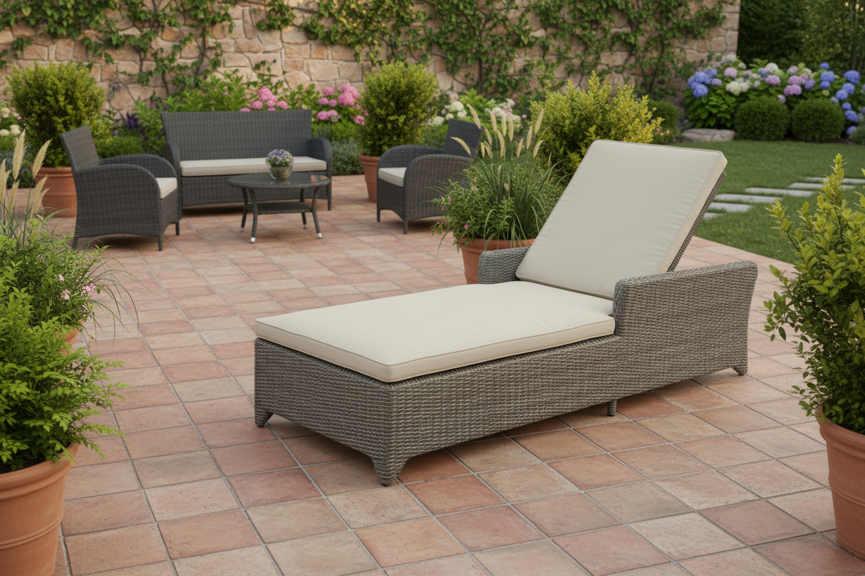 OUTDOOR CHAISE LOUNGE