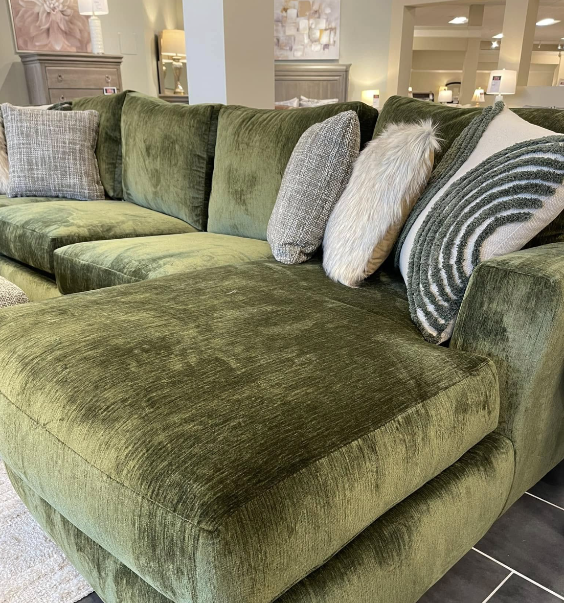 Corinthian Emerald Plush 3-Piece Sectional Sofa with Chaise