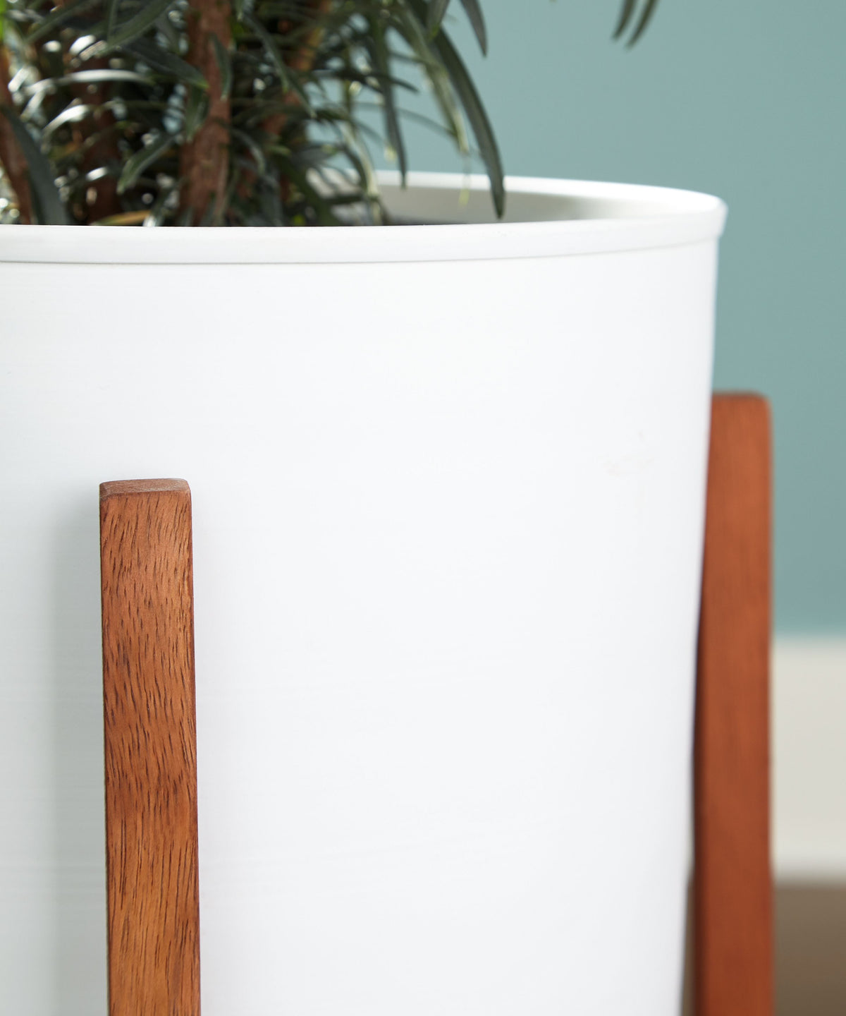 Dorcey - White / Brown - Planter Set (Set of 2) by Signature Design by Ashley® | Bel Furniture