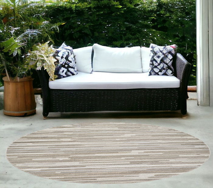 8' Round Round Abstract Stain Resistant Indoor / Outdoor Area Rug - Gray