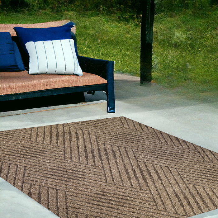 4' X 6' Geometric Stain Resistant Indoor / Outdoor Area Rug - Beige