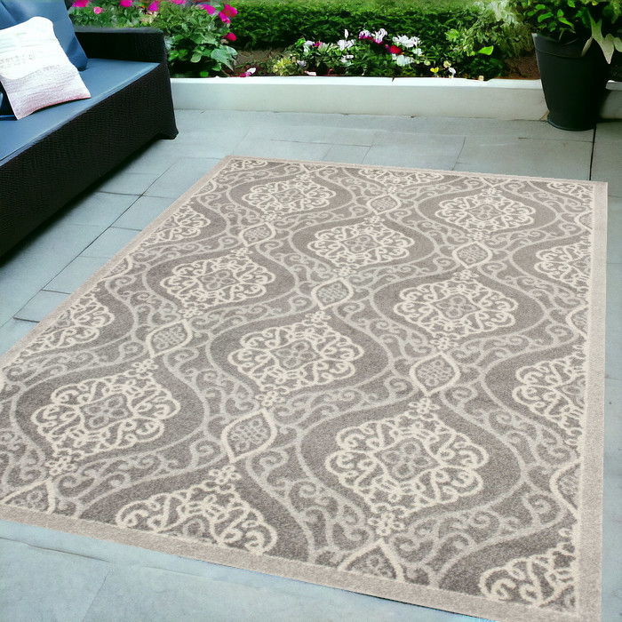 5' X 8' Machine Woven UV Treated Floral Ogee Indoor / Outdoor Area Rug - Silver