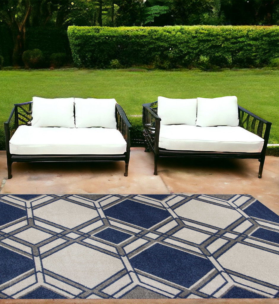 7' X 10' Geometric Indoor / Outdoor Area Rug - Ivory / Blue