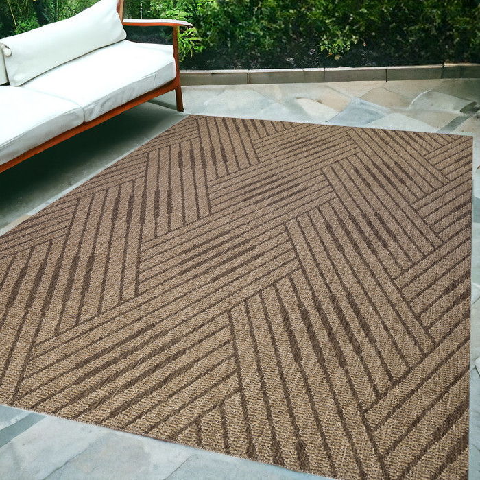 6' X 9' Geometric Stain Resistant Indoor / Outdoor Area Rug - Beige