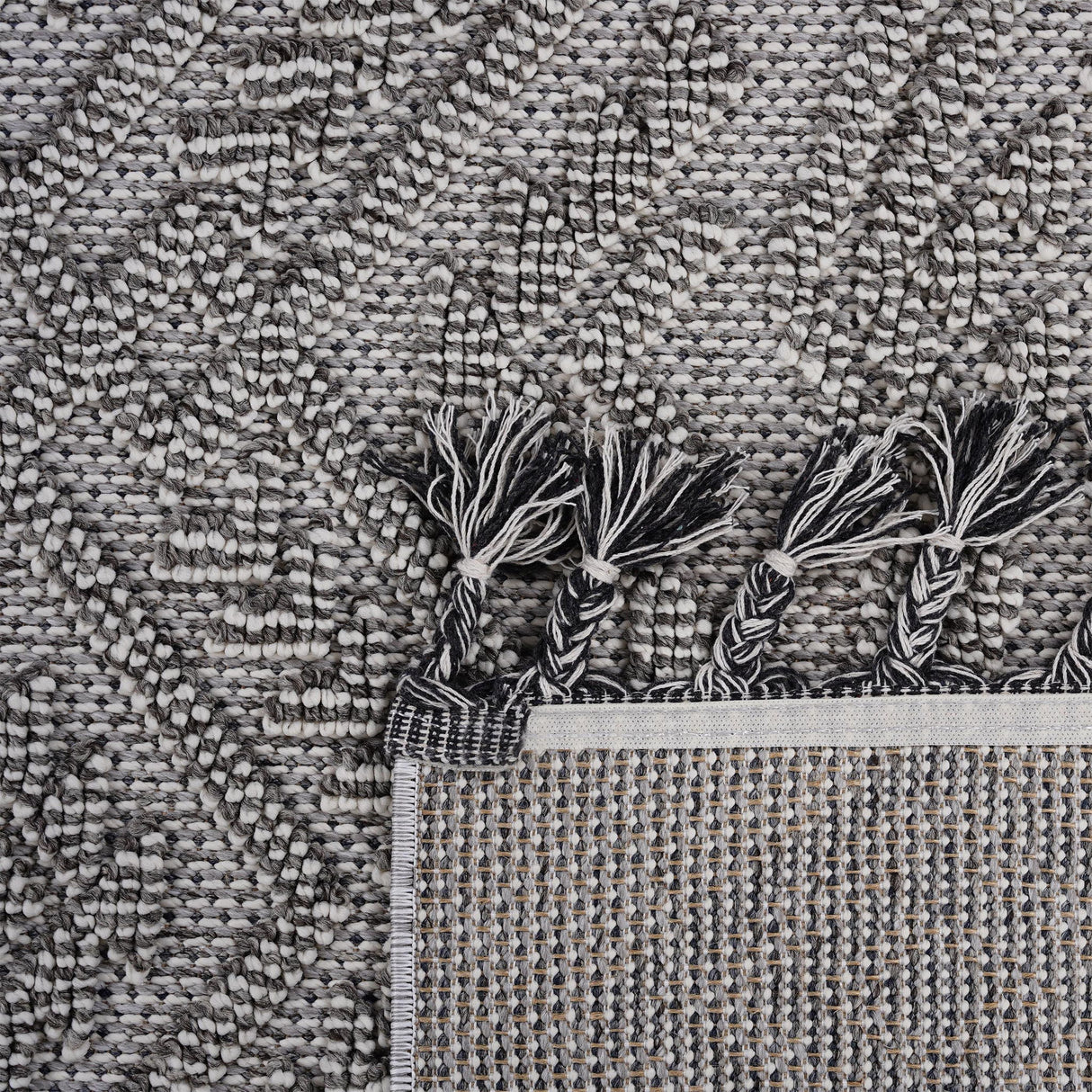 Guros - 8' X 10' Traditional Indoor / Outdoor Area Rug - White