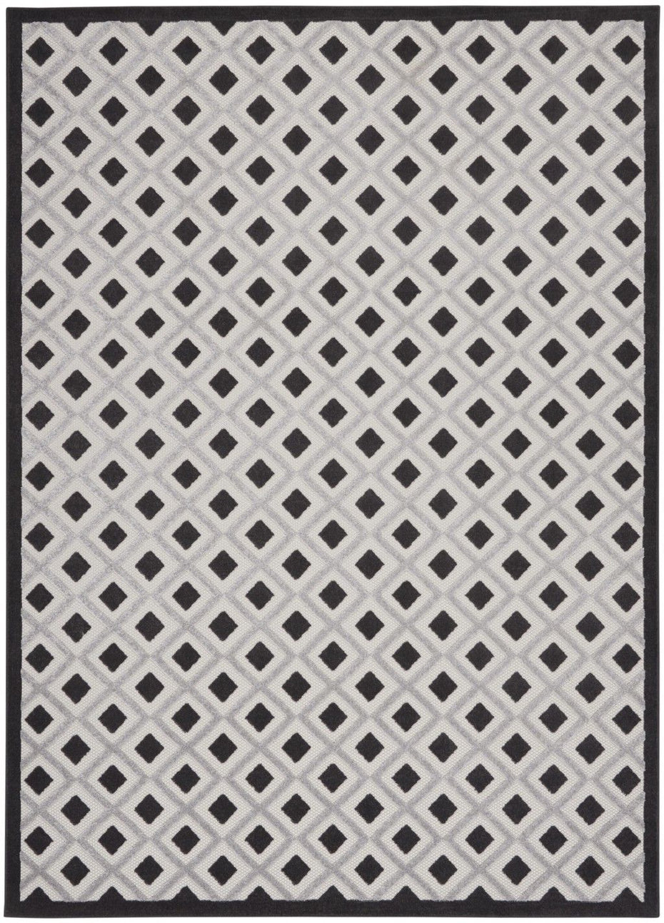 7' X 10' Geometric Indoor / Outdoor Area Rug - Black / White