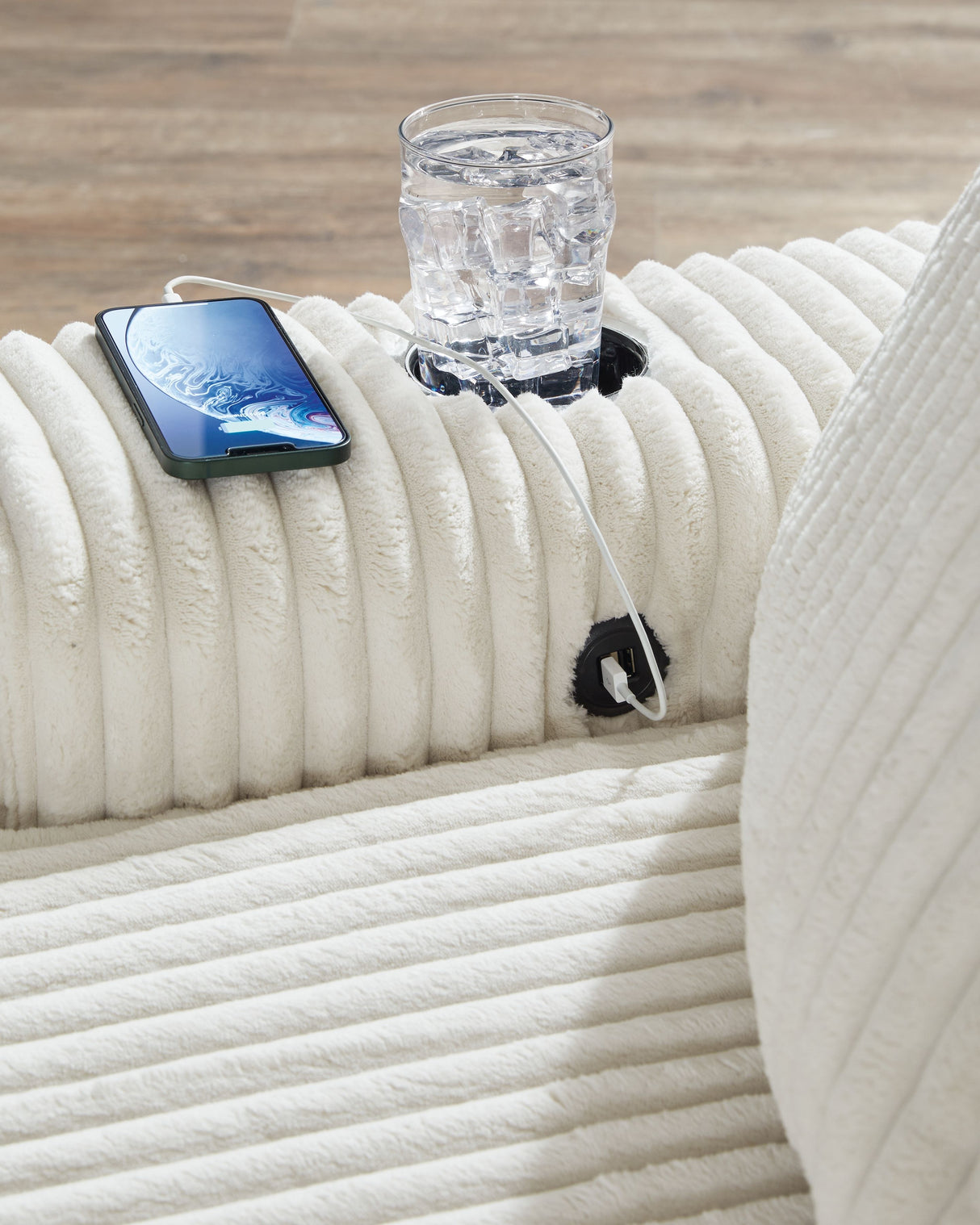 Lindyn - Chaise by Signature Design by Ashley® | Bel Furniture