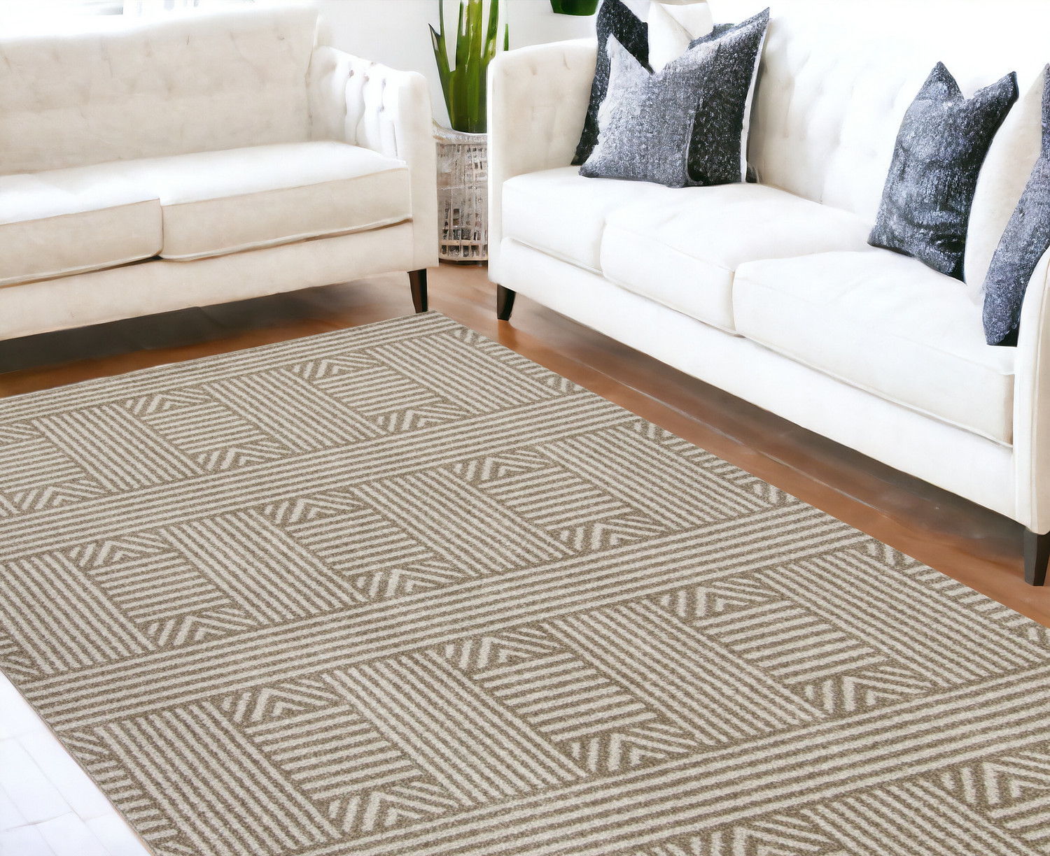 7' X 9' Geometric Indoor / Outdoor Area Rug - Beige / Ivory