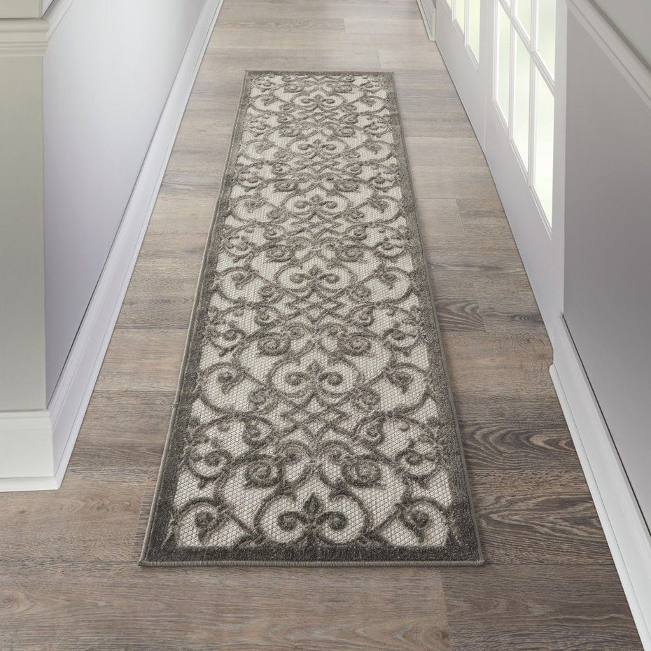 2' X 6' Floral Indoor / Outdoor Area Rug - Gray