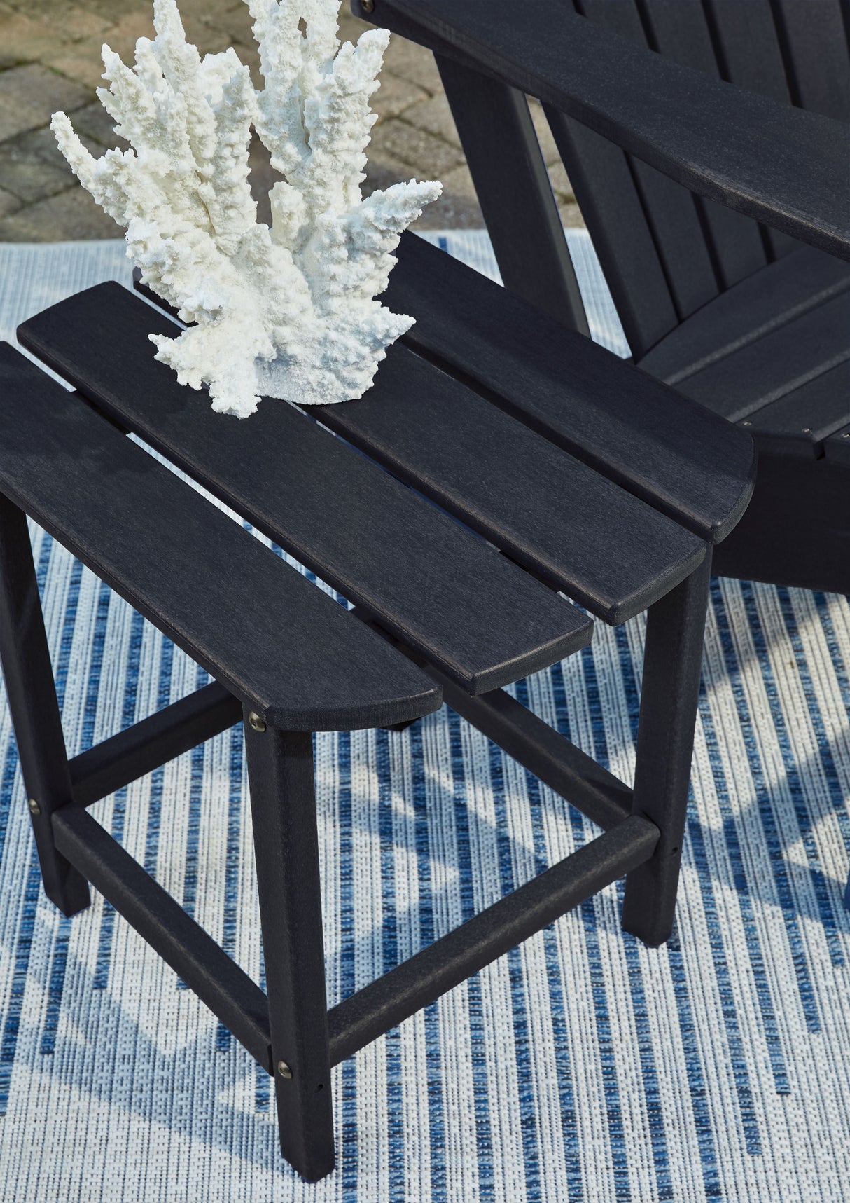Sundown Treasure - Outdoor End Table by Signature Design by Ashley® | Bel Furniture