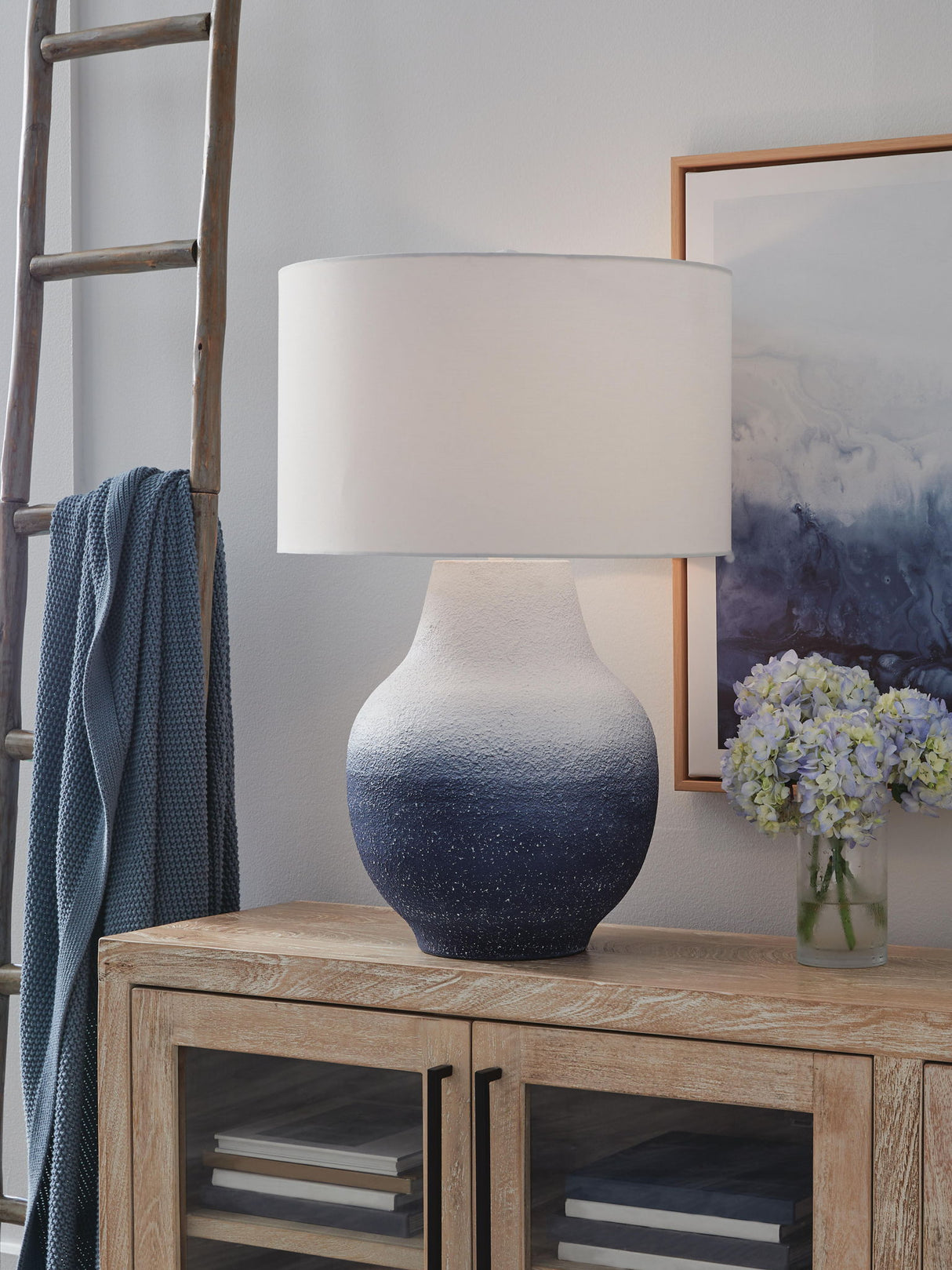 Dashland - Metal Table Lamp - White / Navy
