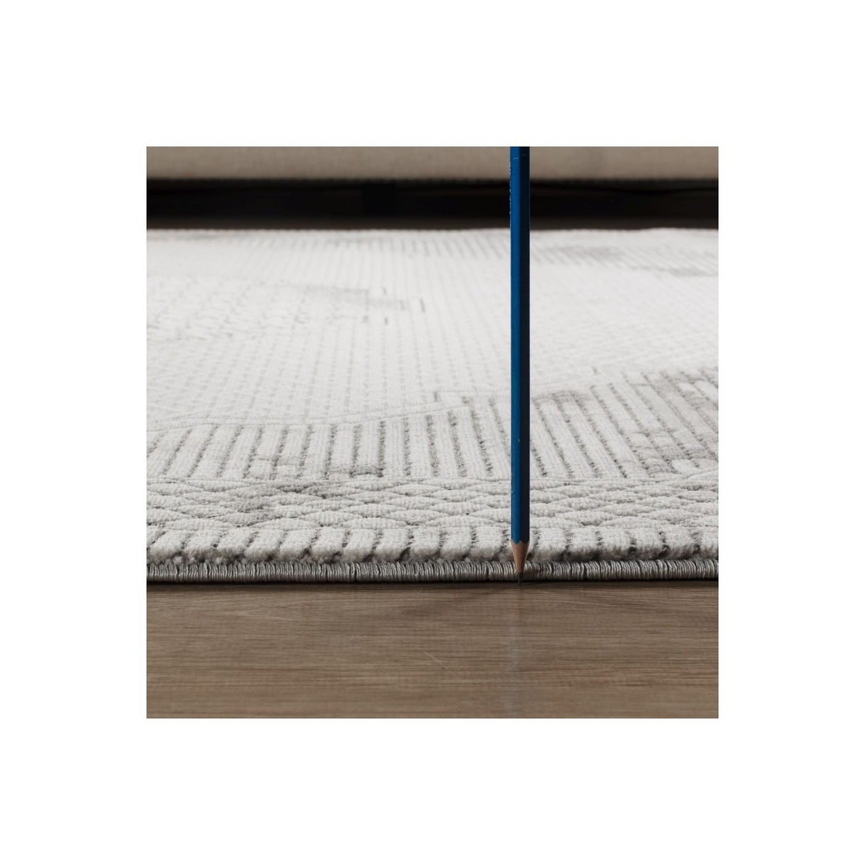 Geometrix - 5'3" X 7'3" Medallion Area Rug With Geometric 3D Effect - Ivory / Gray