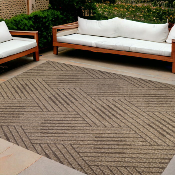 8' X 10' Geometric Stain Resistant Outdoor / Indoor Area Rug - Beige