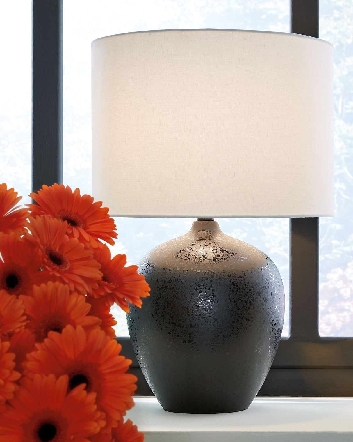 Ladstow - Black - Ceramic Table Lamp by Signature Design by Ashley® | Bel Furniture