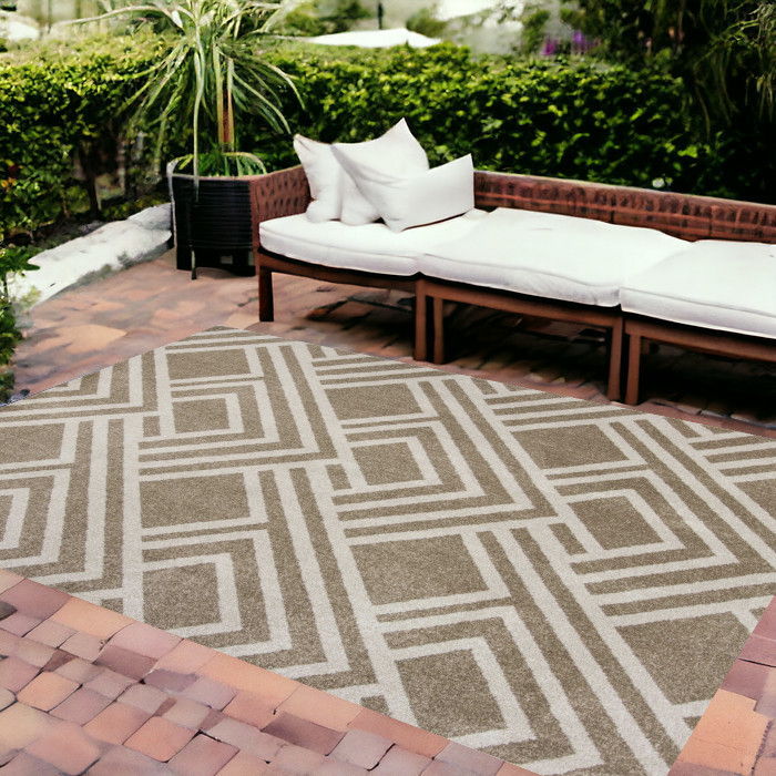 8' X 11' Machine Woven UV Treated Geometric Indoor / Outdoor Area Rug - Beige